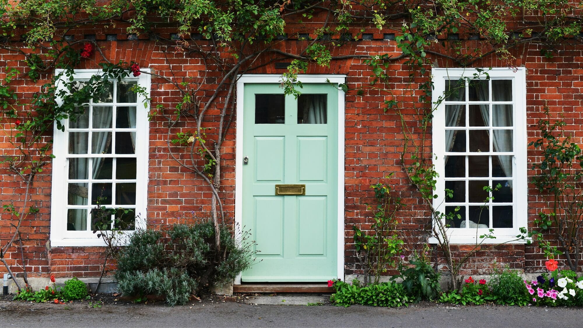 Understanding front door sizes in the UK