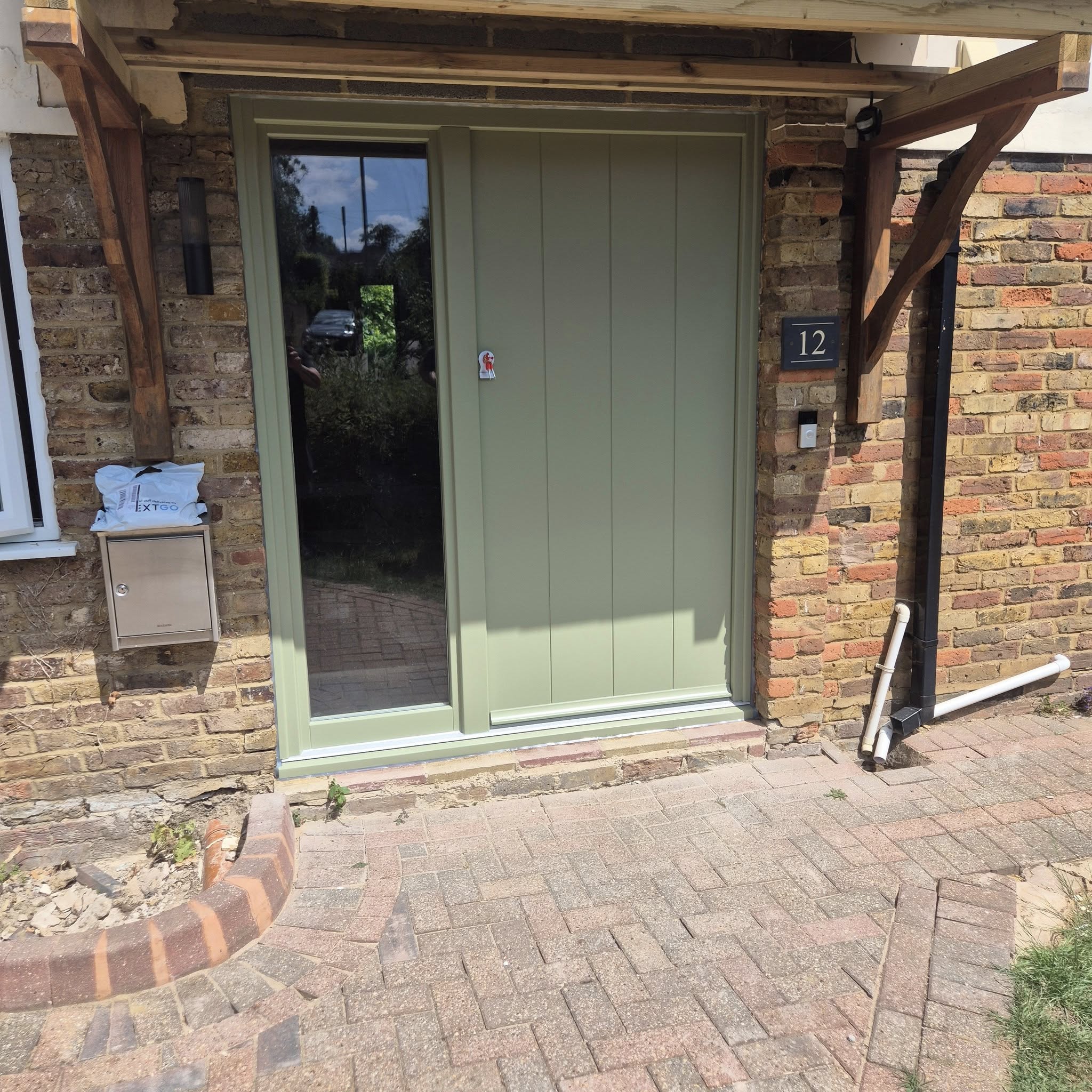 new Bereco CR5 timber entrance door installed in Berkhamsted by SDM Doors